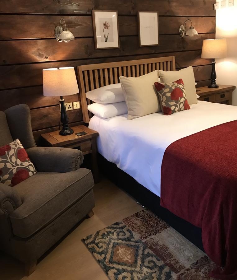 Boutique Garden Lodge @ The Larches Wolverhampton Bagian luar foto