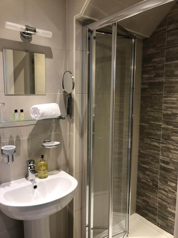 Boutique Garden Lodge @ The Larches Wolverhampton Bagian luar foto